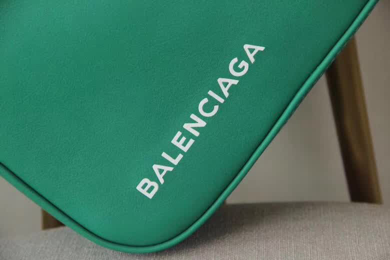 BALENCIAG巴黎世家 TRIANGLE DUFFLE L 三角包2018最新款 最In單品 可手提斜跨  BL1103